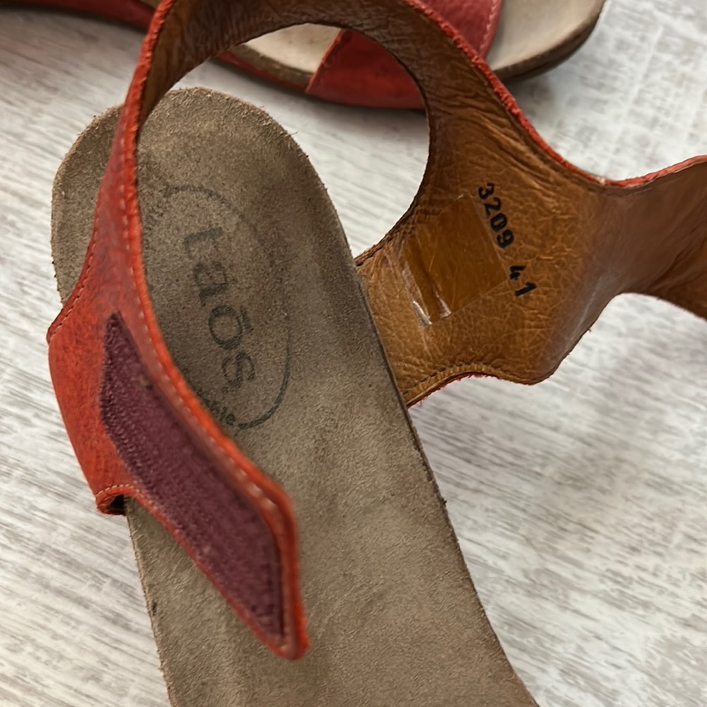 Taos sandals, size 41, worn 1x, red